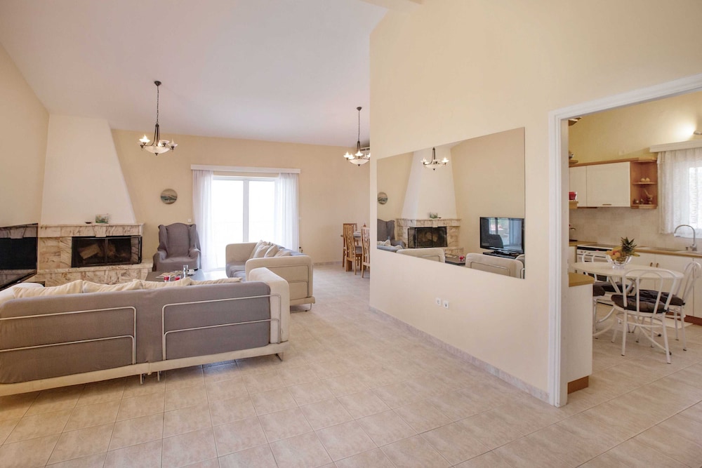 Villa with S. Pool Theologos by GHH