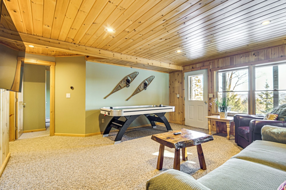 Private Hot Tub & Sauna: Bryant Pond Retreat!