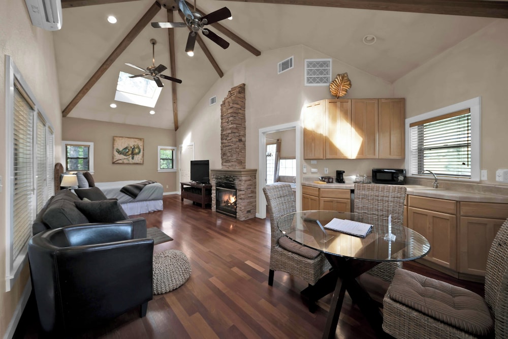 The Inn at Shasta Lake