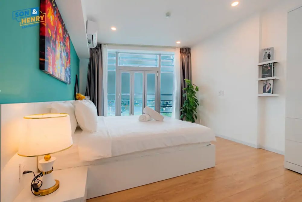 Salute de Sailing Tower Luxury Apartment