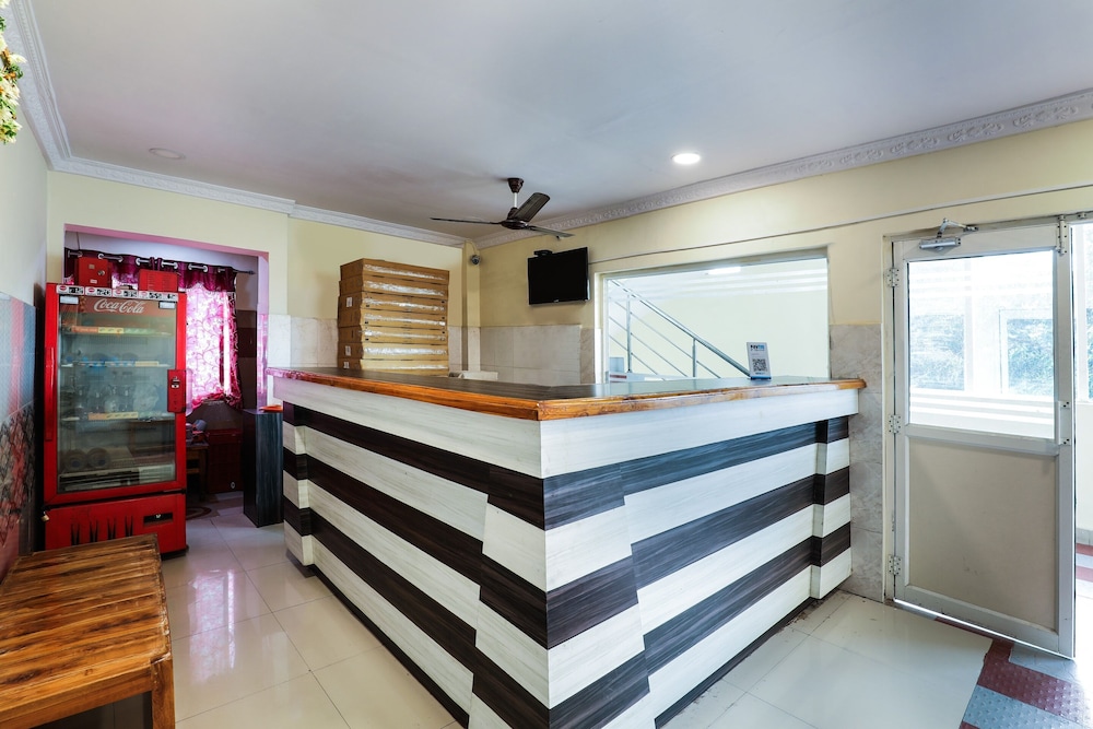 OYO 12973 Hotel Crystal