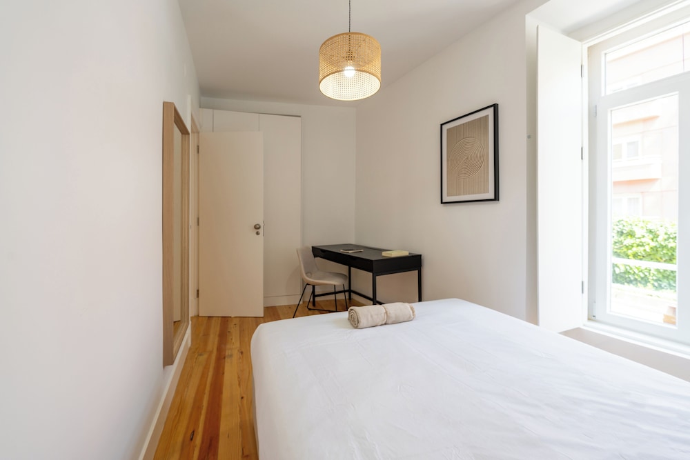 Sunny Lisbon Apartments by SoulPlaces