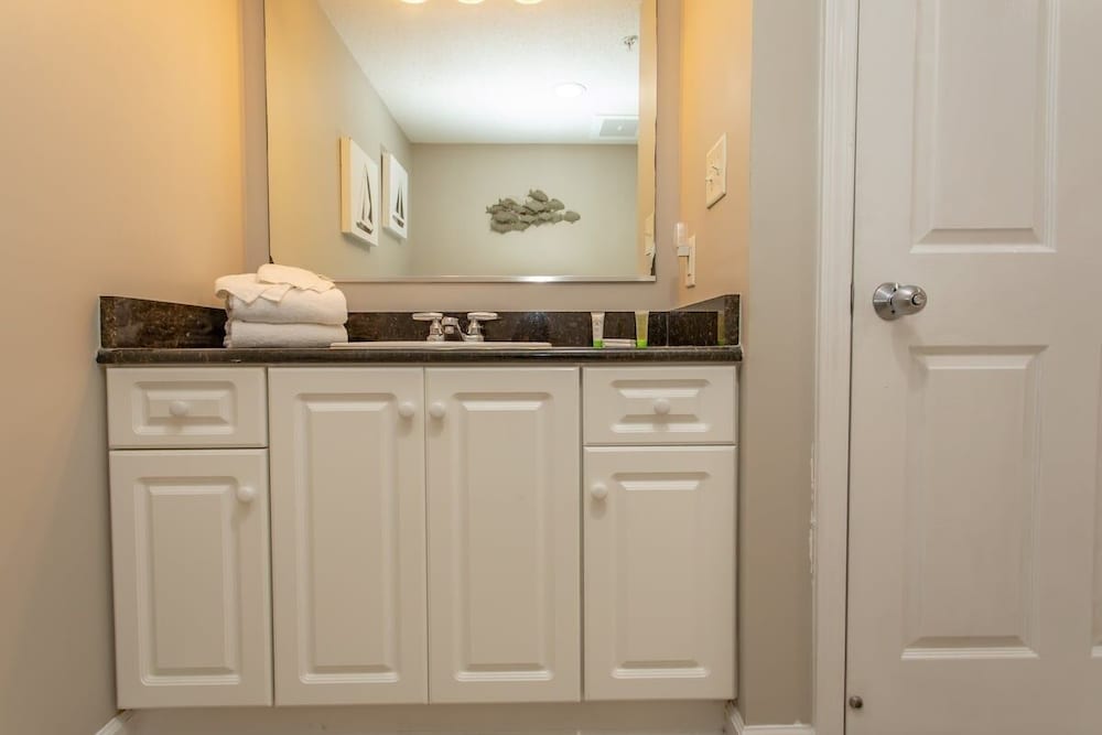 Yacht Club 1-1103 3 Bedroom Condo