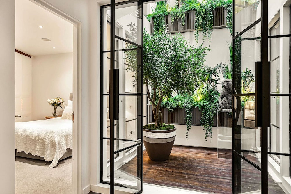 London Mews Home w Glass Atrium Terrace