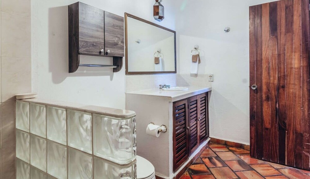 Ocean View 2Br Condo-balcony-beach-pool - 604