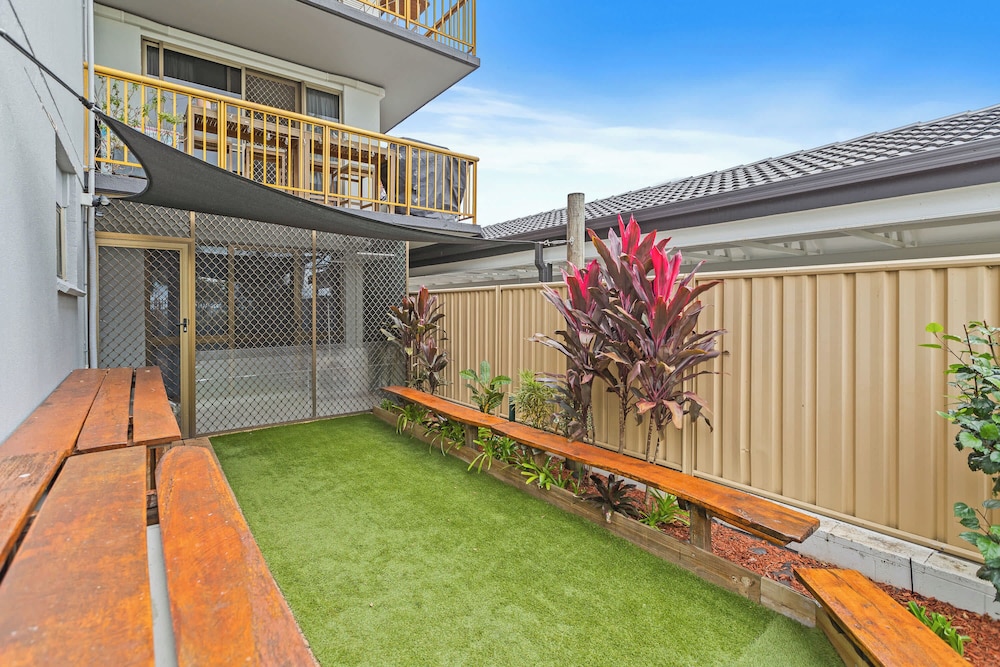 Rainforest Reef Retreat - Esplanade Ground-floor Apartment