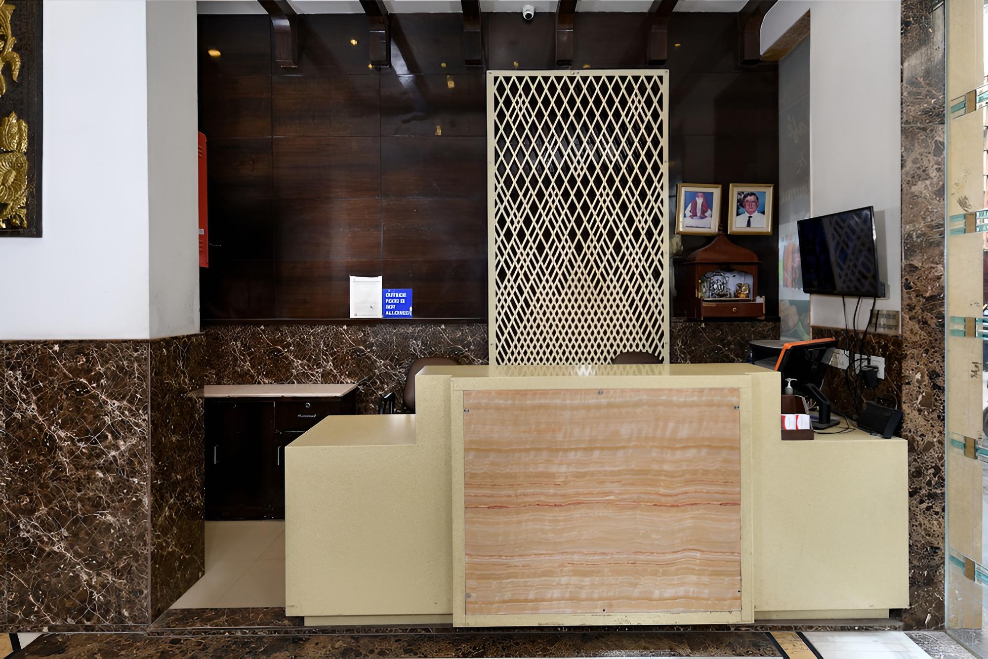 Hotel Yuvraj Deluxe New Delhi Railway station view 3