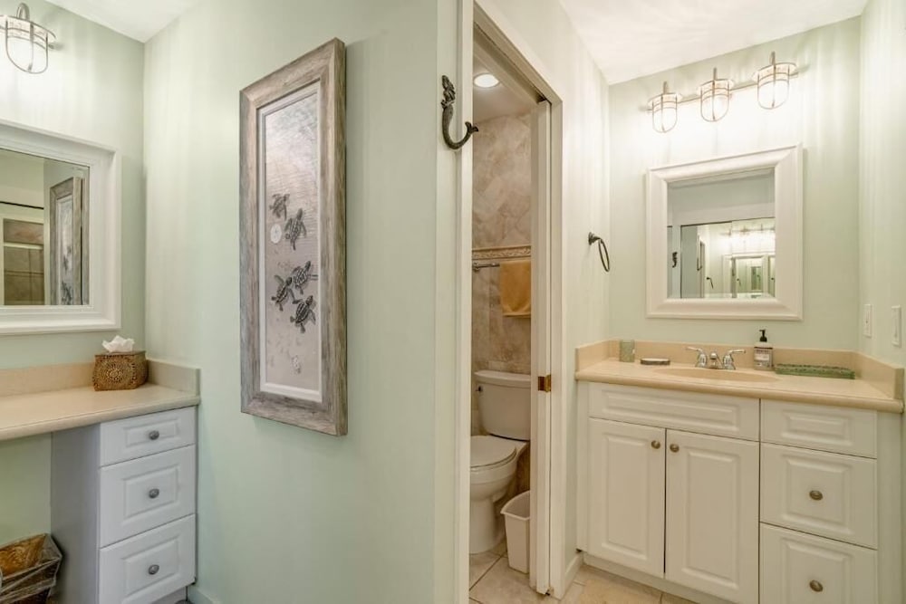 Coastal Lakehouse Condo on Siesta Key Public Beach