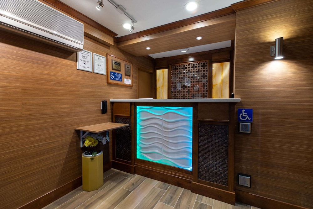 Hotel Vinea, a Travelodge by Wyndham view 2