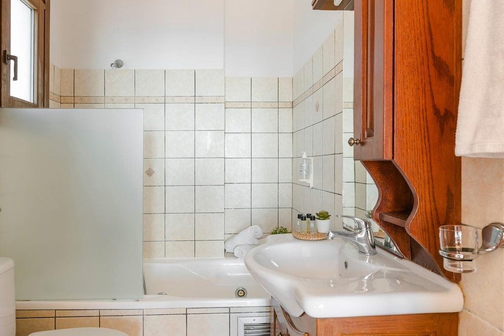 Ilios Kefalonia With 3 Bedrooms and 3 Bathrooms