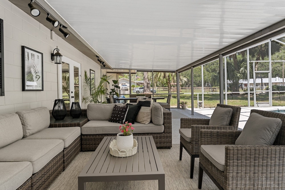Designer Pet-friendly Retreat With Heated Pool 5 Bedroom Home
