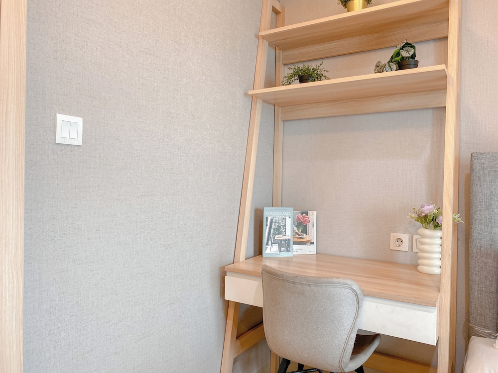 Nice And Elegant Studio At Bintaro Embarcadero Apartment