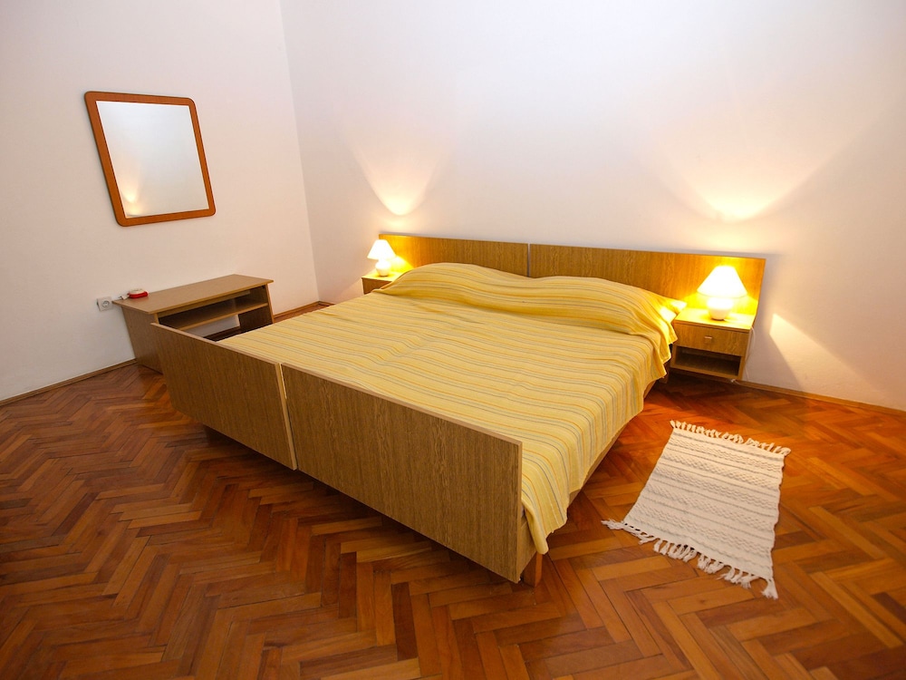 Apartment 977 view 3