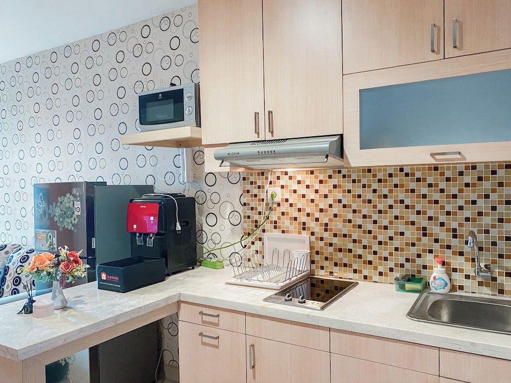 Relaxing And Homey 2Br Cinere Bellevue Suites Apartment