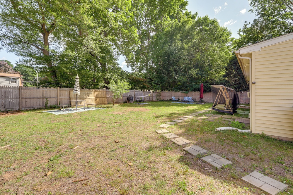 10 Mi to Hartford: Family Home w/ Yard