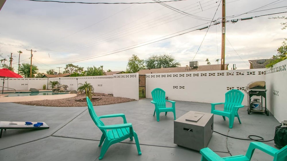 Modern Chic Old Town Scottsdale Home W/pool & Gym!