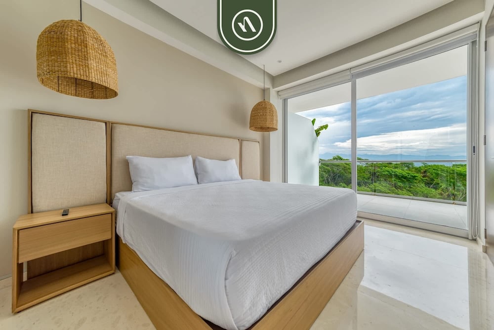 New 3BR Condo - Oceanview Terrace - Private Beach