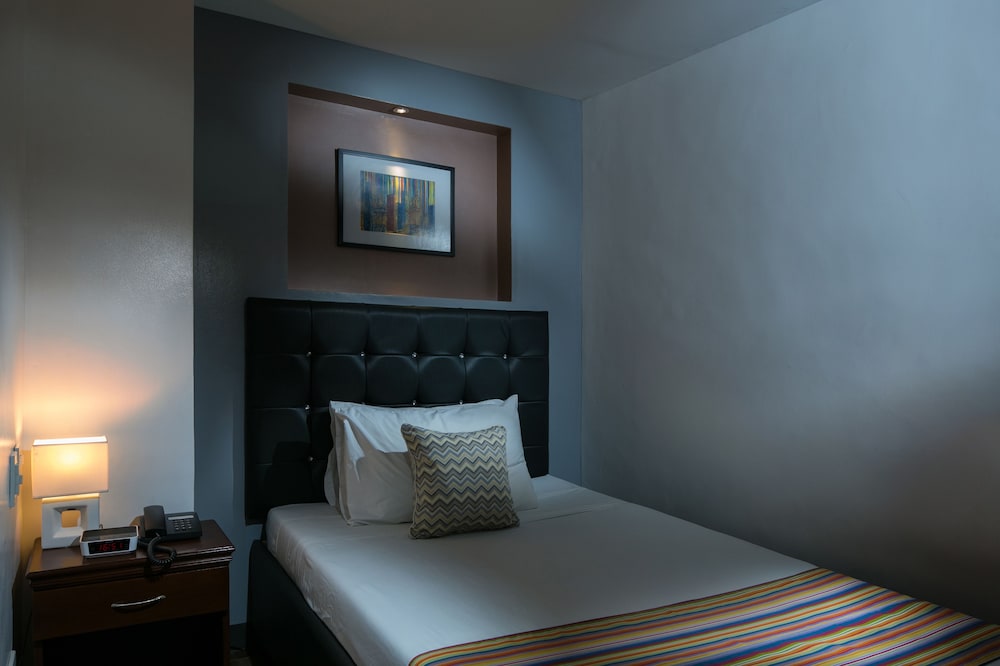 Angeles City Vacations - 950 Condotel - Property Image 4