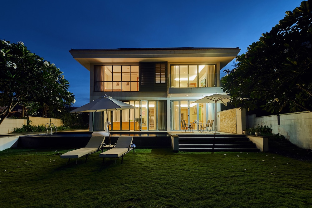 Vacation Homes Pool Villa