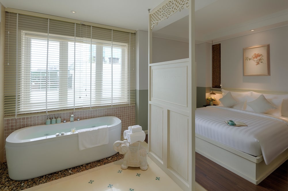 Au Lac Charner Hotel 15