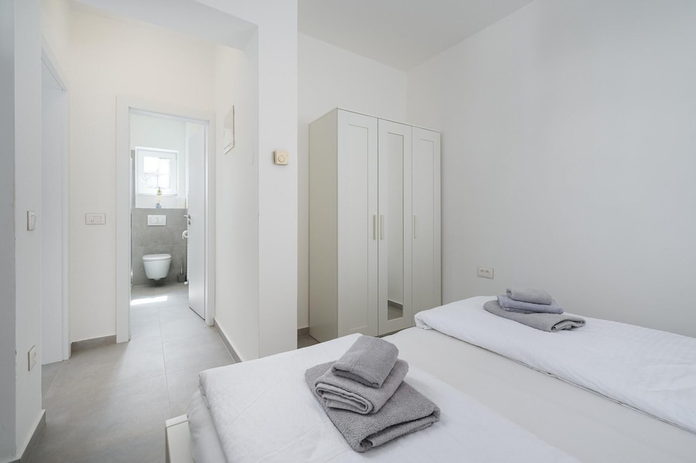 Attractive Apartment With Garden