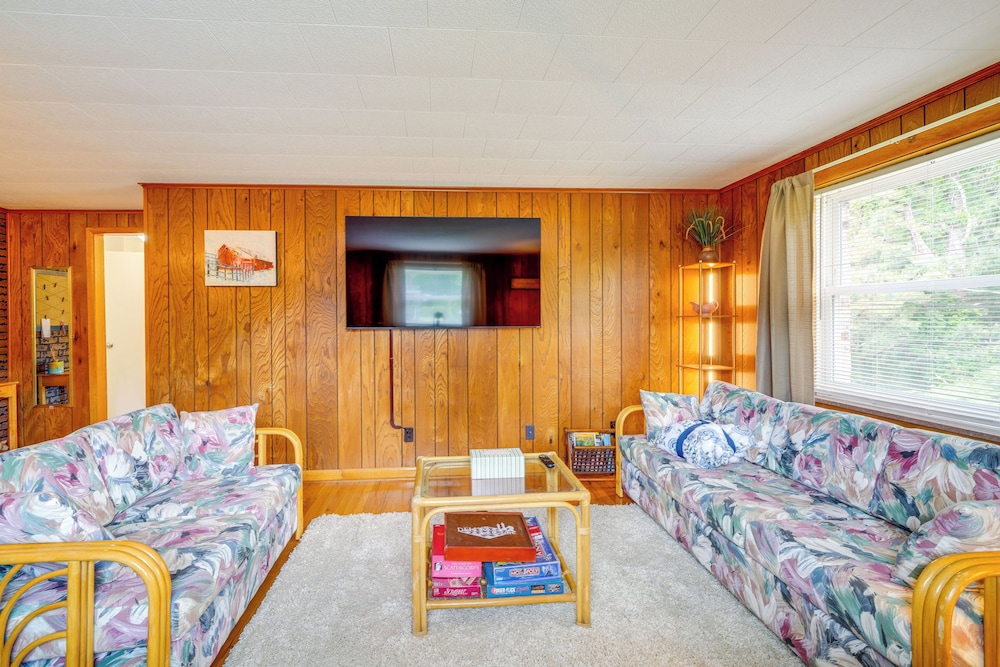 4 Mi to Off-road Park: Beckley Area Townhome