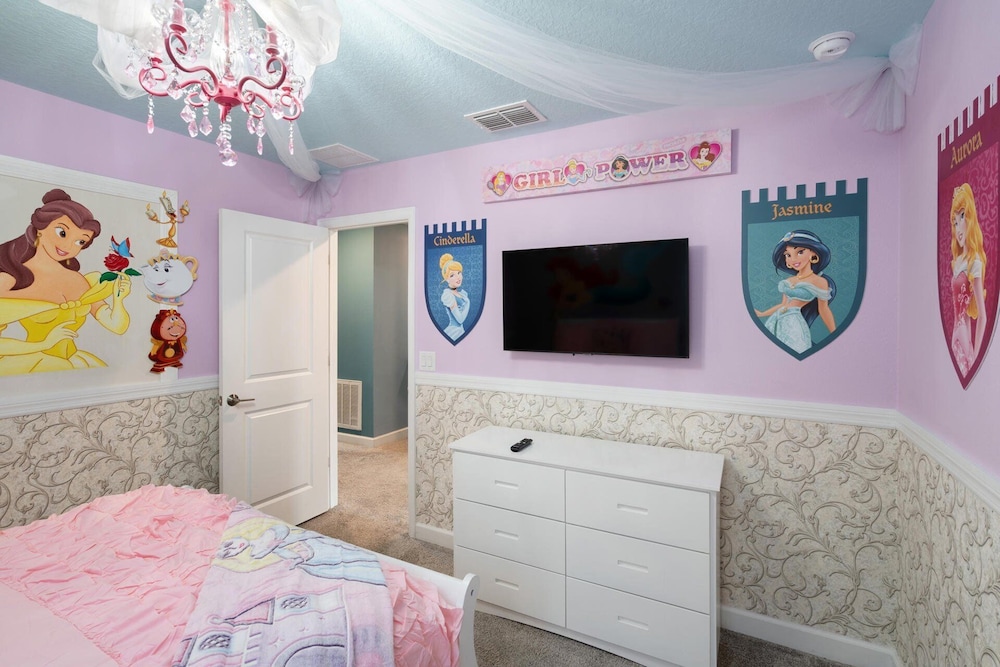 ChampionsGate Resort 8-Bedroom Vacation Pool Home - Includes Resort Clubhouse Amenity Access! 8 Home