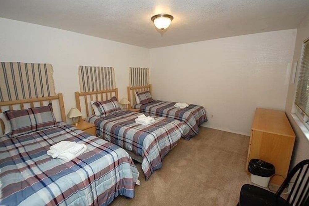 1503 Bonita Road 4 Bedroom Cabin by RedAwning