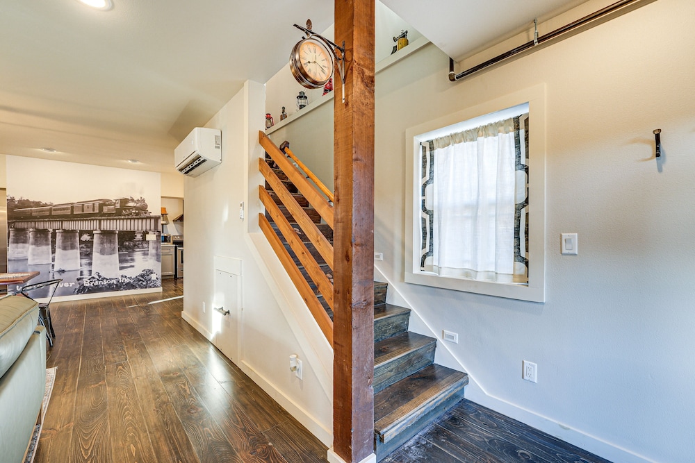 Historic Hollister Home: Shop, Dine & Drink Nearby