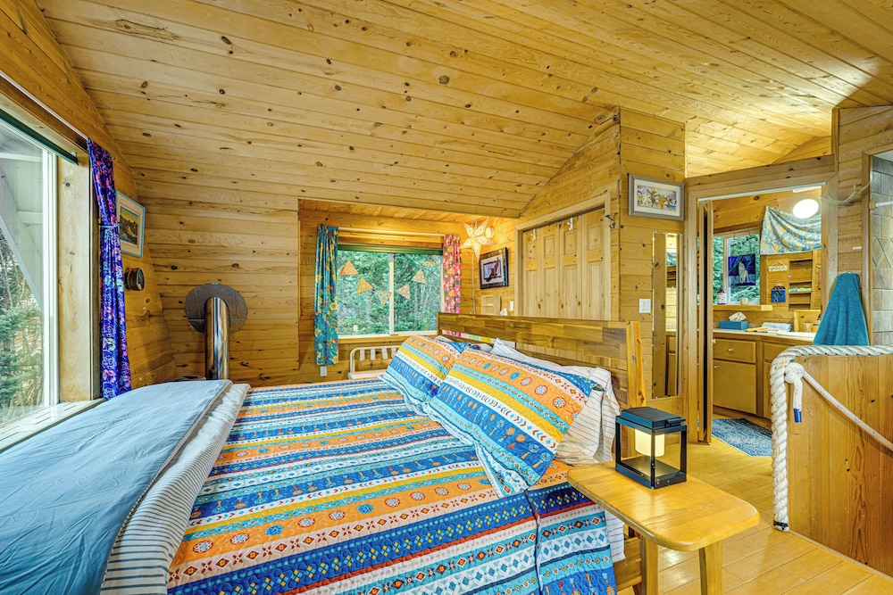 Deck & Panoramic Views: Bayfront House in Homer!