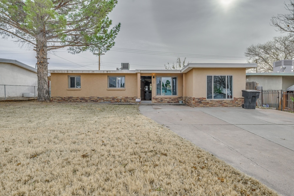 Pet-friendly Alamogordo Home 16 Mi to White Sands!