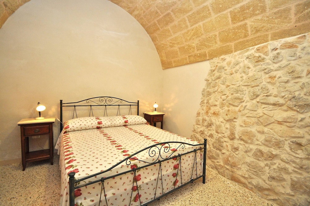 Trullo dei Beneficati a Pochi Metri dal Mare