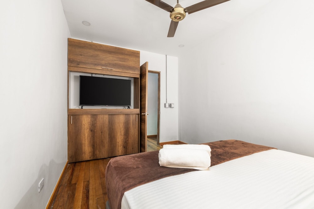 Casa Madera Parque Lleras by HOUSY HOST view 5