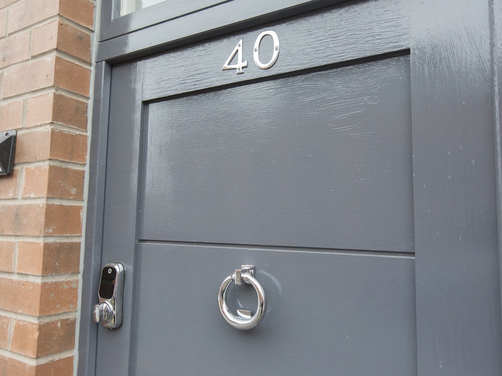 Townhouse Plus @ 40 West St