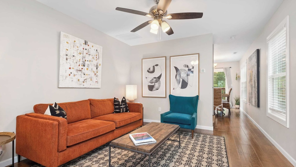 10 Townhomes, Sleeps 89 6 Mins to DT Asheville Sycamore Cove by Avantstay