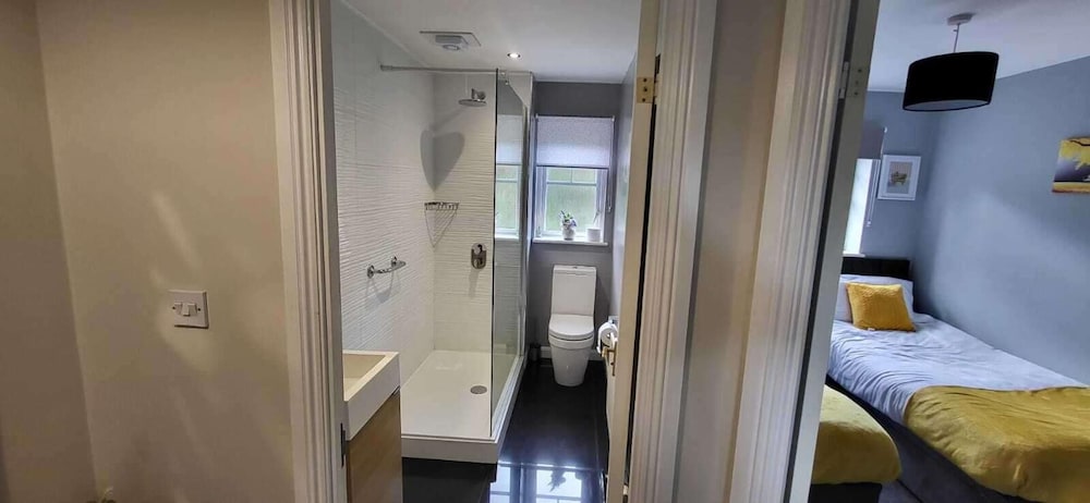 House Sleeps6-garden-petsok-parking-long Stay Disc