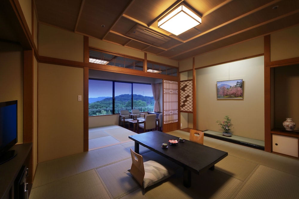 Kagaribi No Yu Ryokusuitei