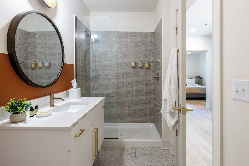 Outrider Buyout- 3 Units by Avantstay Sleeps 36