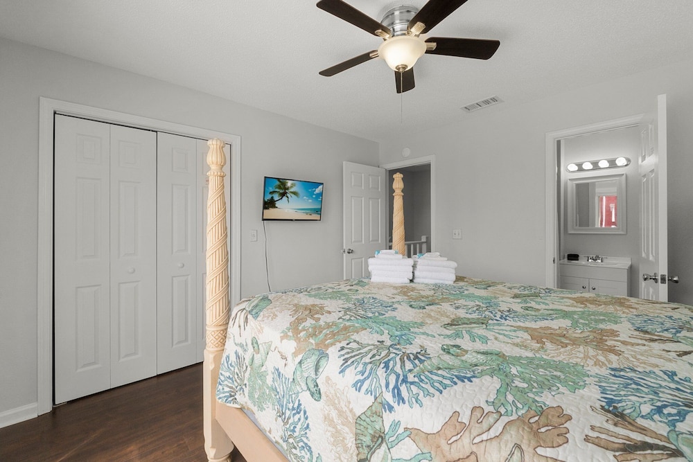6400 Beach Dr - Seabatical A view 4