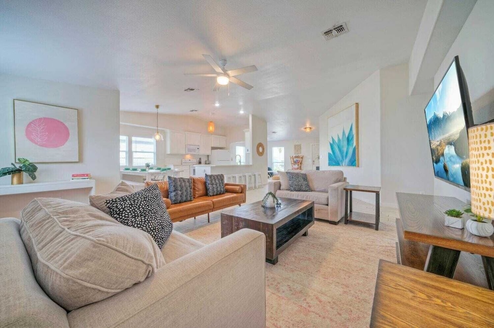 Sleeps 20! 2 Homes Near the Beach, Private Pools, Gameroom, Large Family Retreat