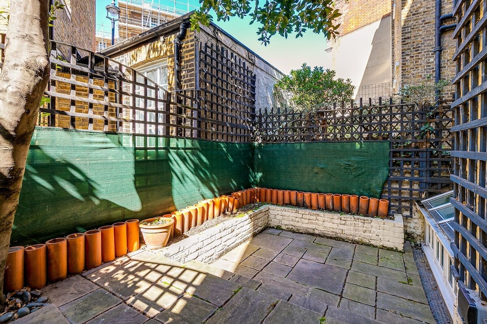 Belgravia - Charming Spacious 4 Bed Home for 9