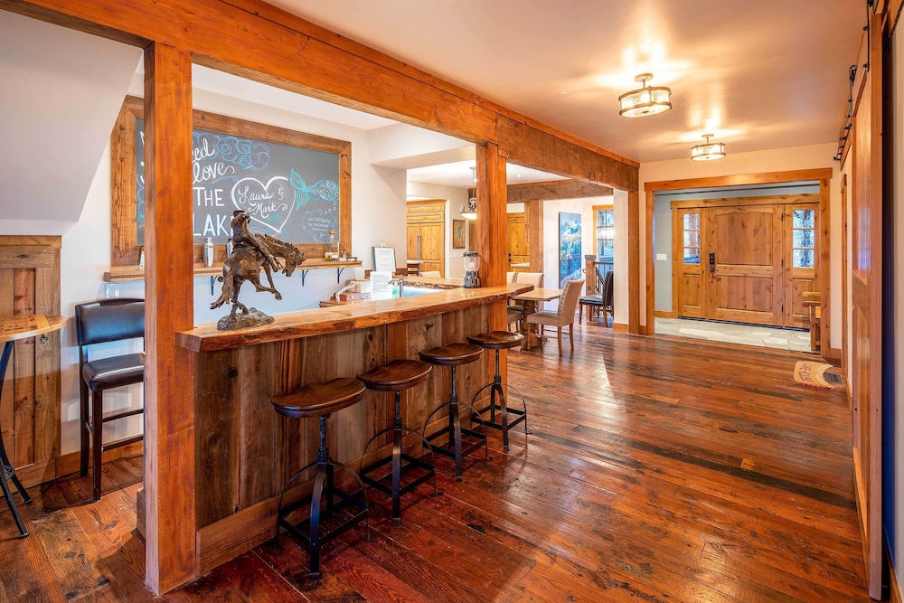 4 Mi to Diamond Peak Ski Resort: Gem w/ Hot Tub view 2
