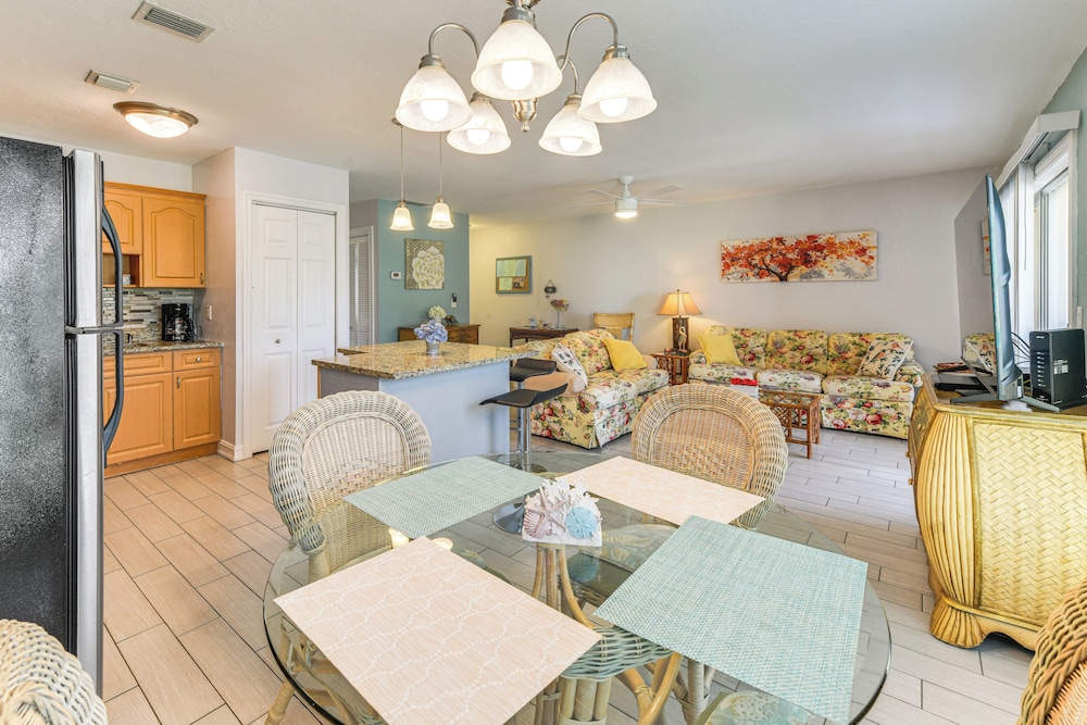 Explore Sarasota: Condo w/ Pool Access, Near Dtwn