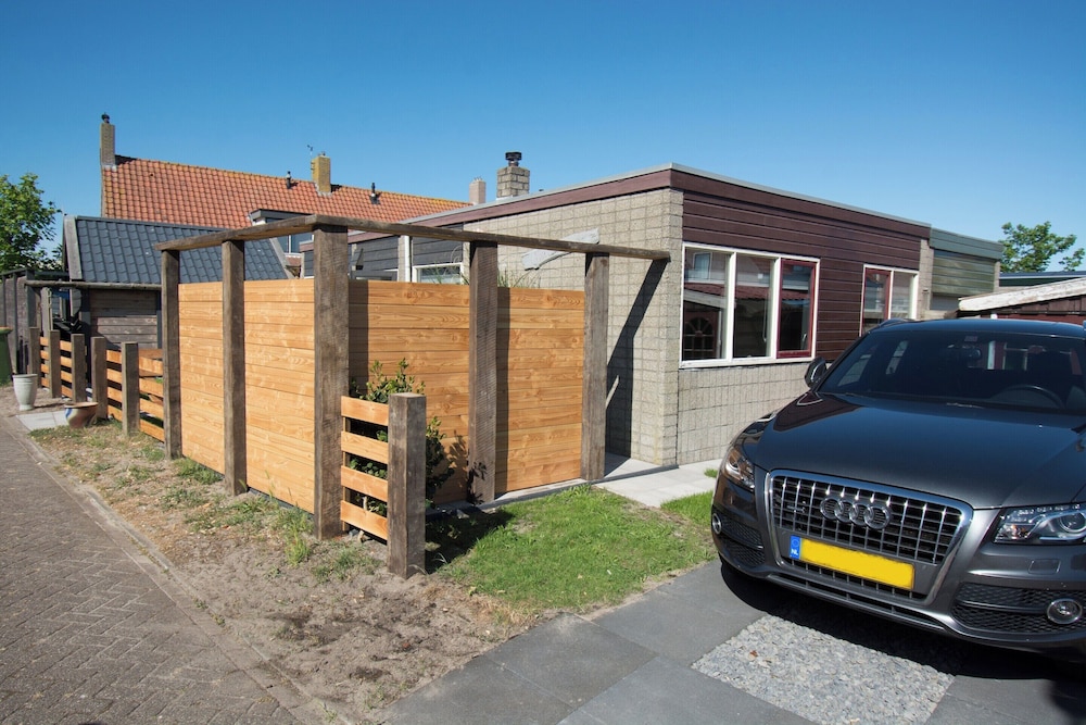 Bungalow Mui aan Zee in Centre of Petten