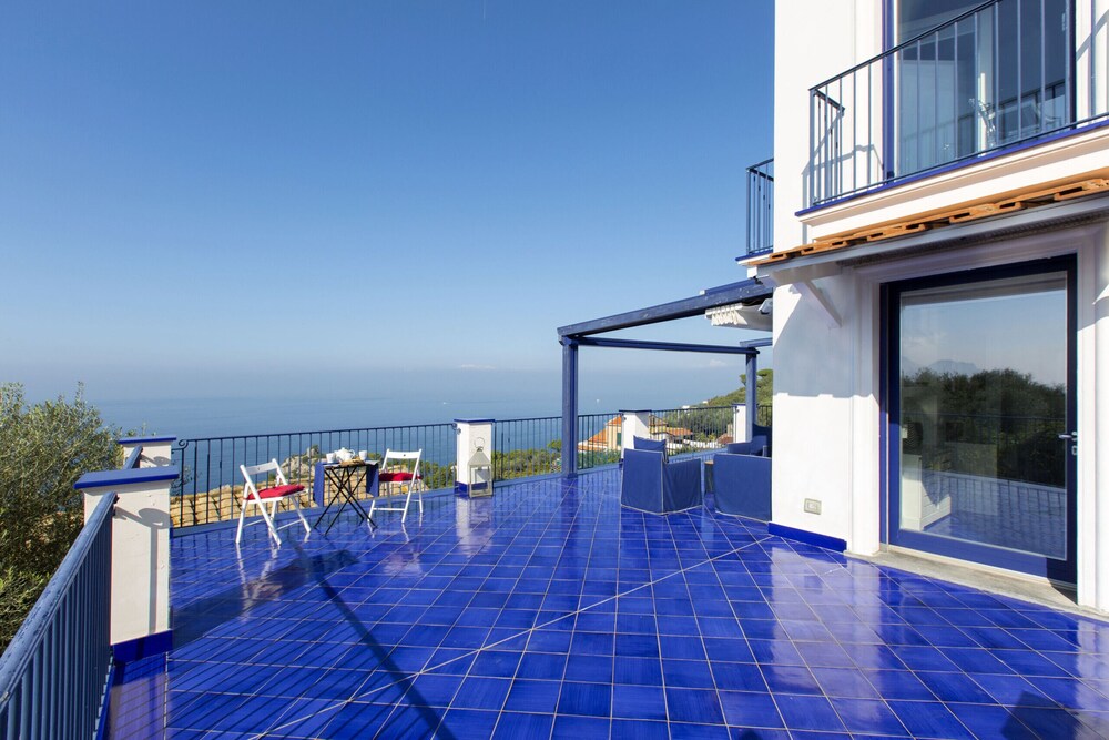 Villa Blue Skyline