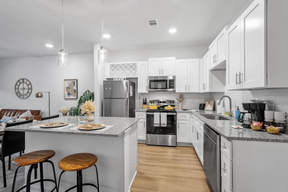 Luxurious Apartments - Pool Gym Bikes