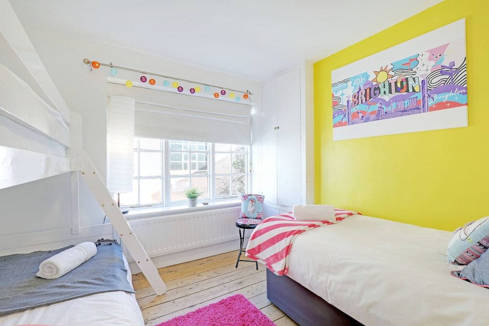 Sunny Cottage | By My Getaways | Free Parking