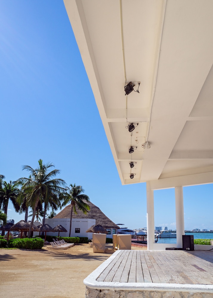 Sunset Marina Resort & Yacht Club