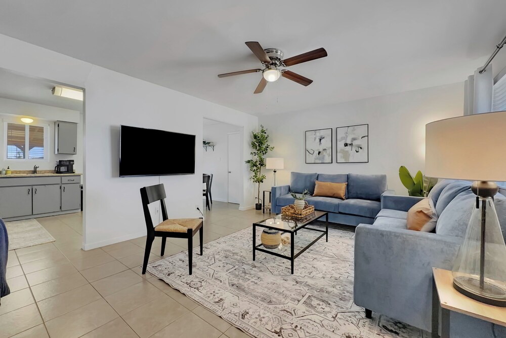 3 Mi to Old Town Scottsdale: Home w/ Patio!