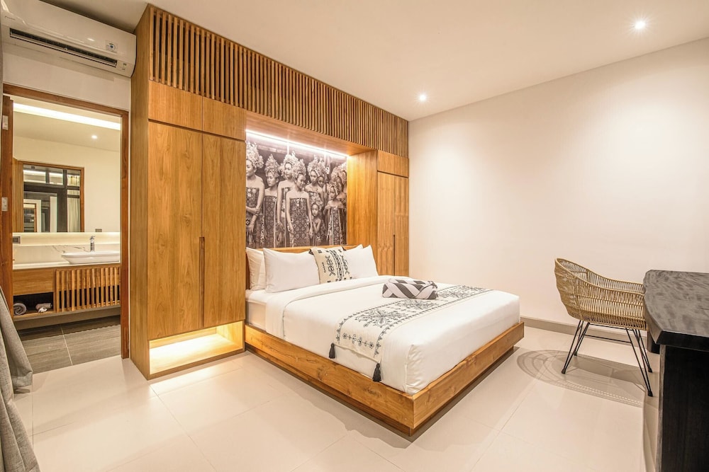 Exquisite 6BR Canggu Villa 400m to Pristine Beach